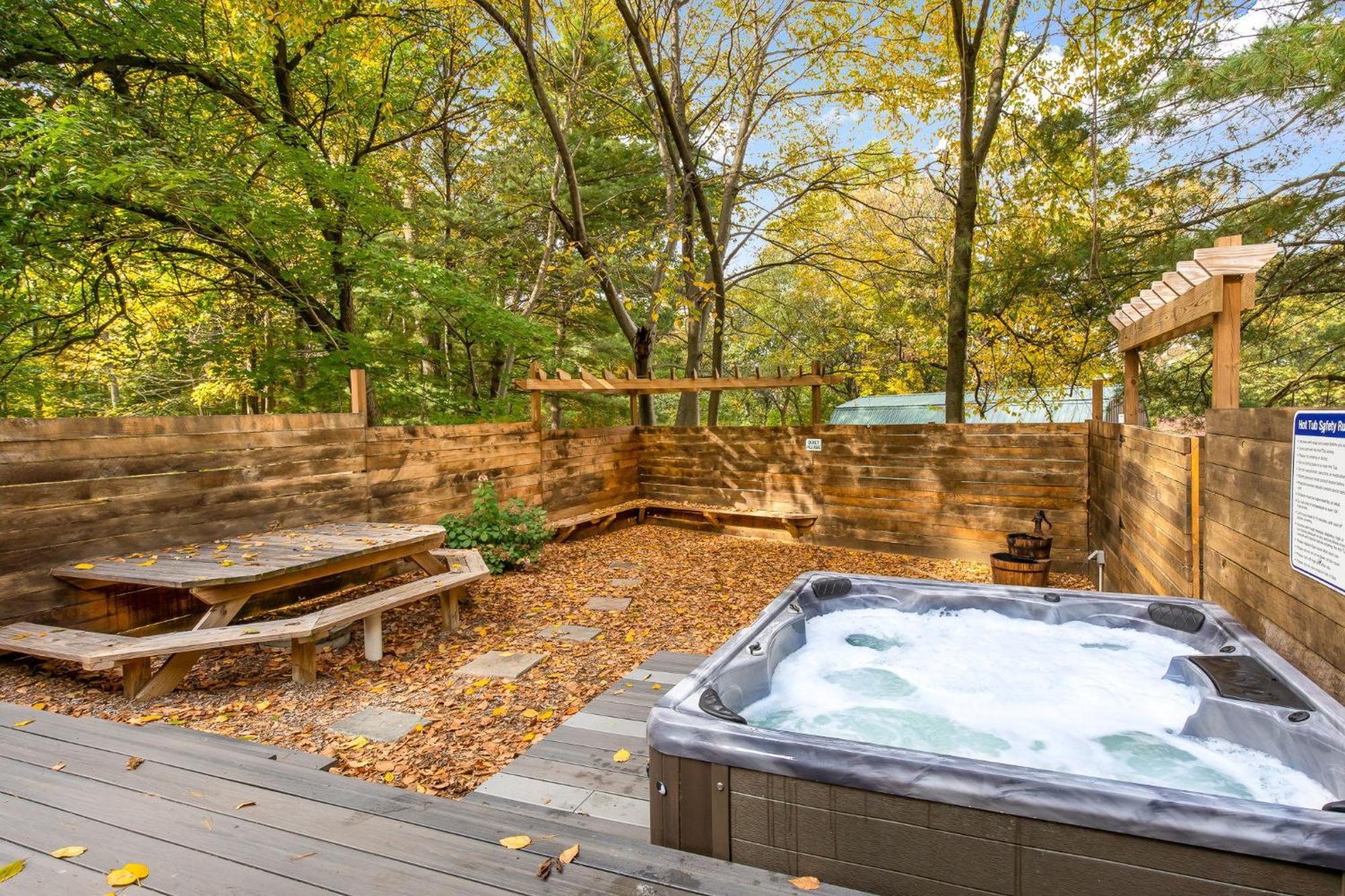 Апартаменти 5 Bd W Hottub - Mins To Hunting Hiking & Fishing New Providence Екстер'єр фото